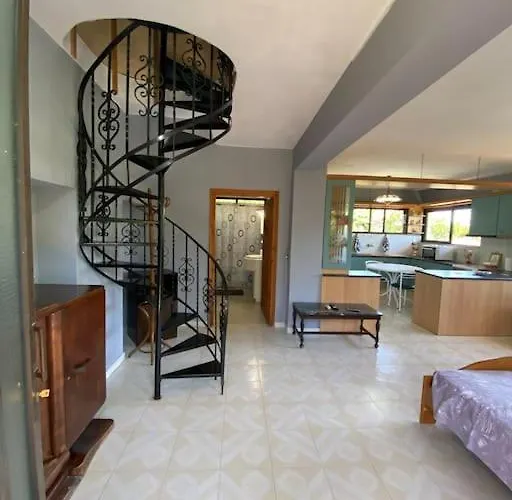 Alice\'S Apartment